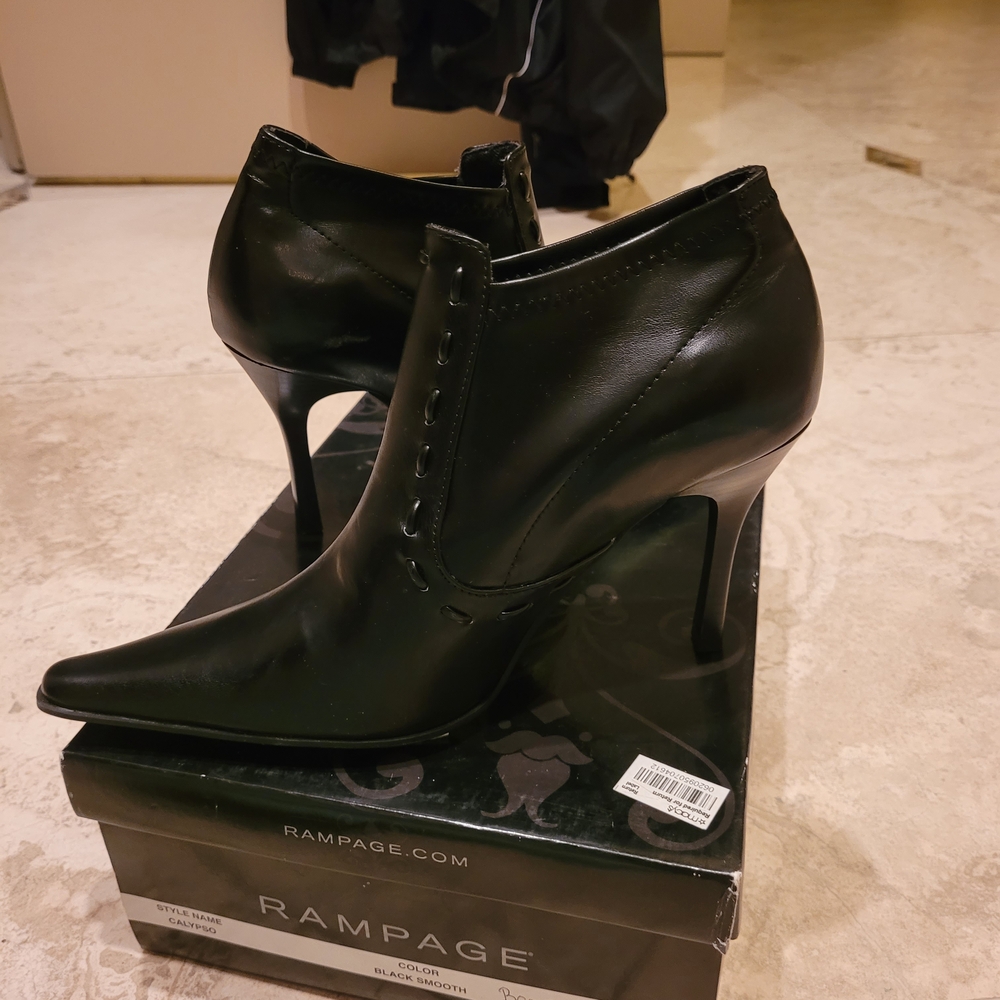 Rampage Classic Black Ankle Boots - Picture 2 of 8
